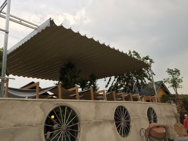 mai-hien-di-dong-keo-02 Mái hiên di động kéo lượn sóng có thẩm mỹ cao