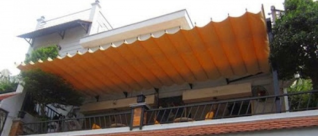 Mái xếp bạt kéo ban công màu cam