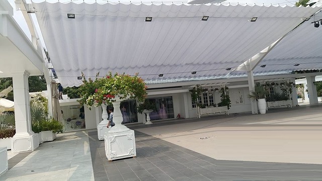 Làm mái xếp nhà hàng đẹp tại Phương Trang